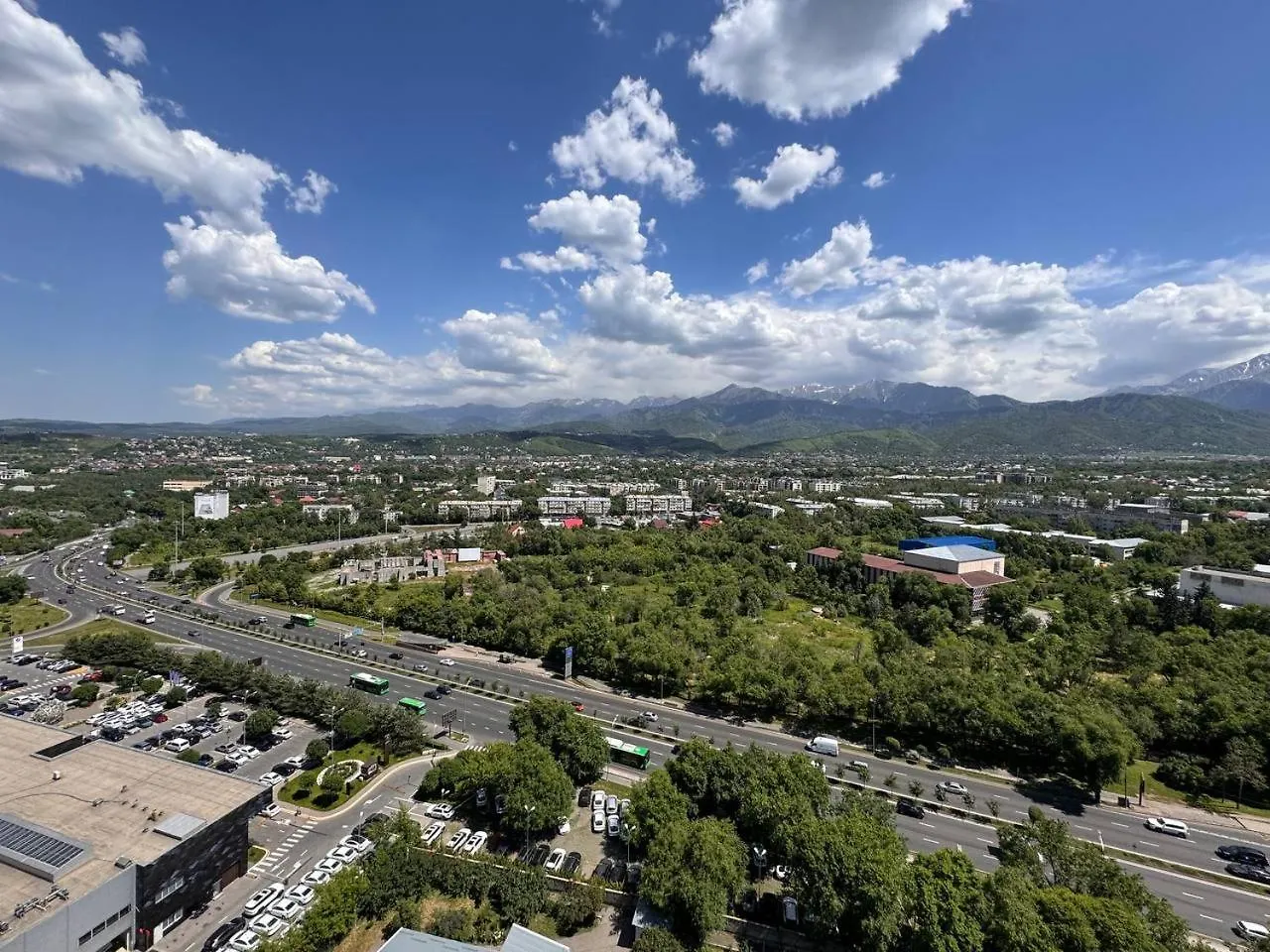 Luxurious Apartment, On A High Floor, With Mountain Views Almaty Appartement