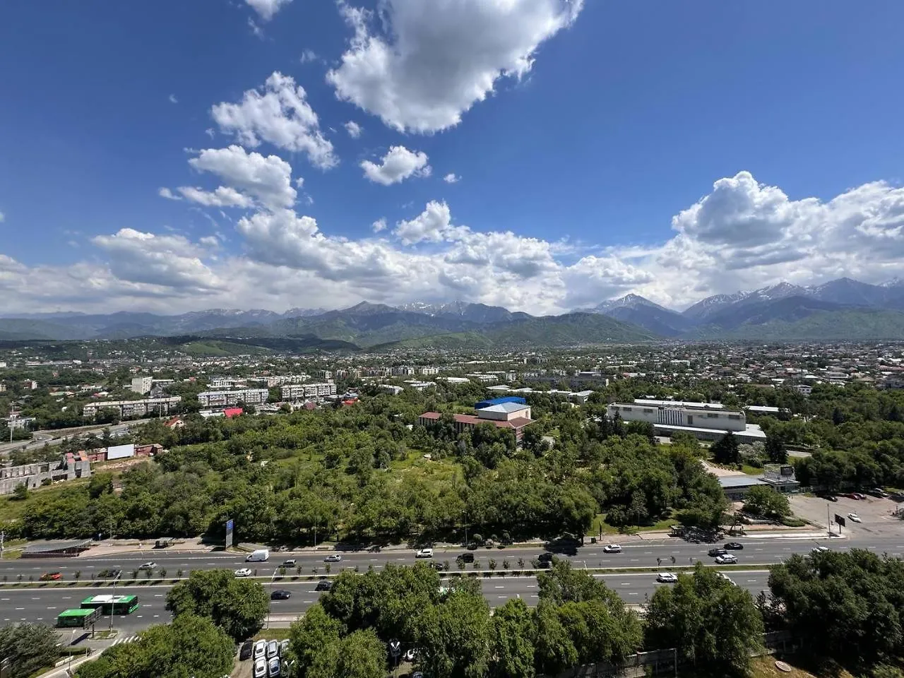Appartement Luxurious Apartment, On A High Floor, With Mountain Views Almaty Kazakhstan